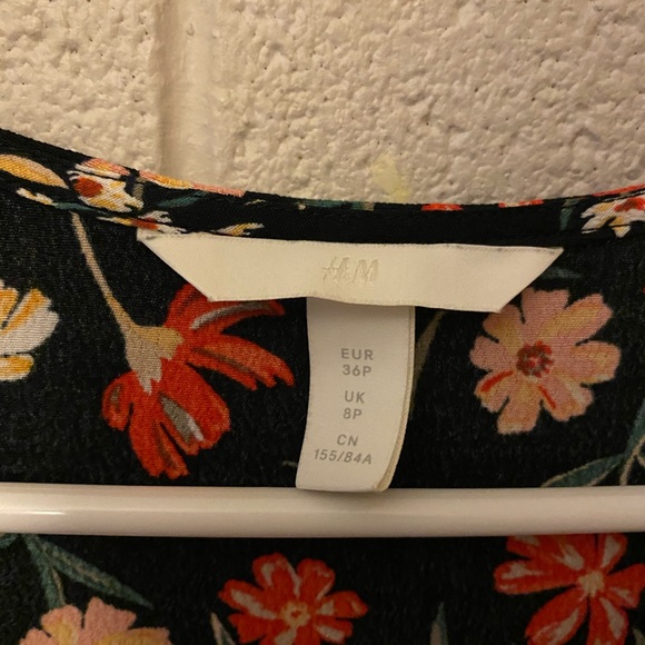 H&am FLOWER DRESS - Picture 2 of 2